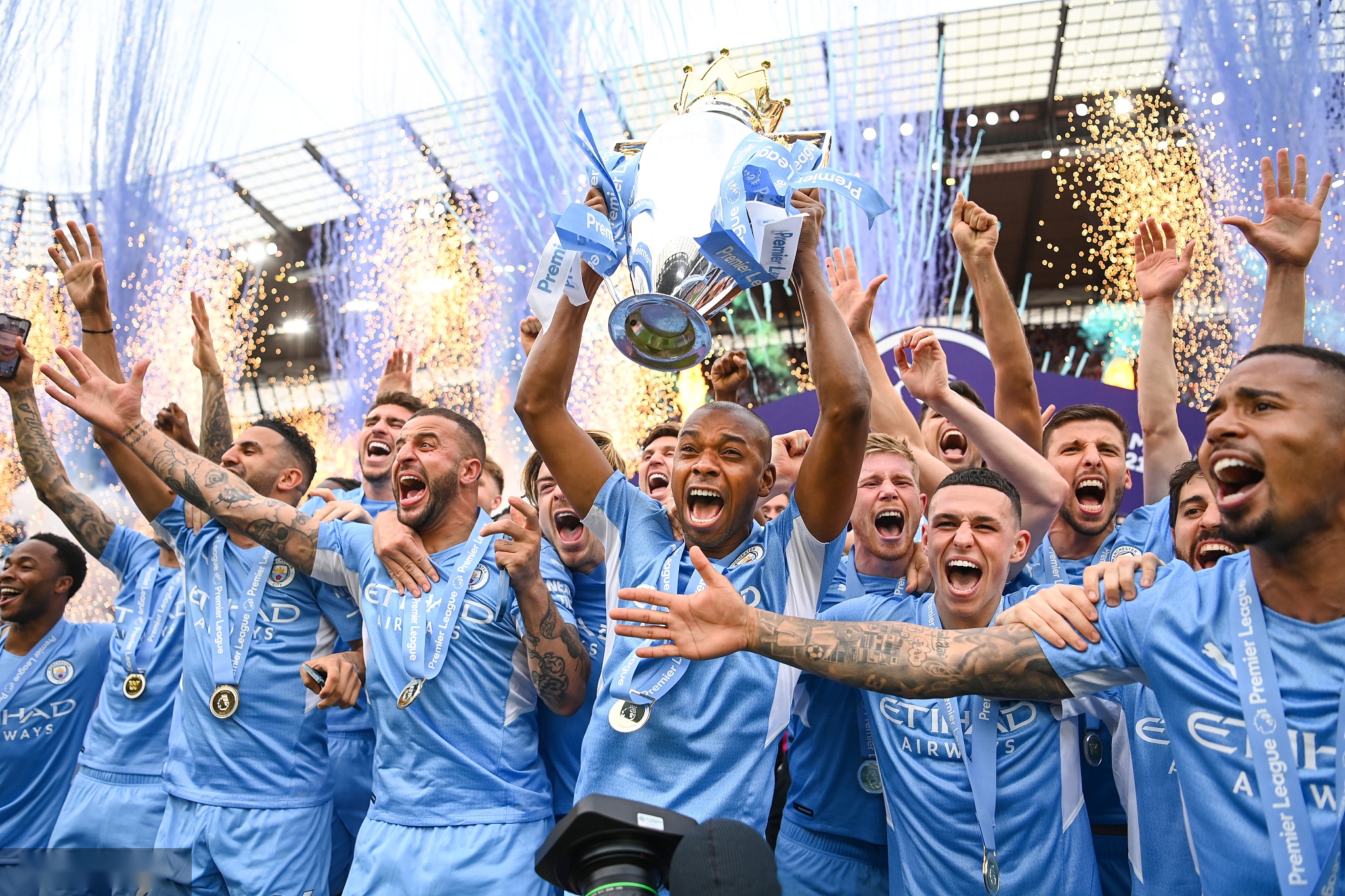 着某些相似 着某些相似