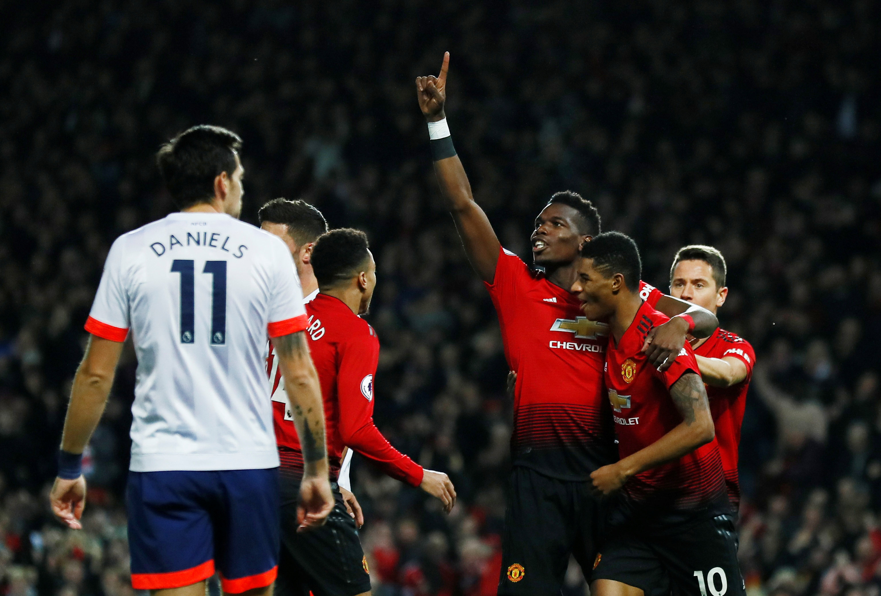 赛场上也屡 赛场上也屡